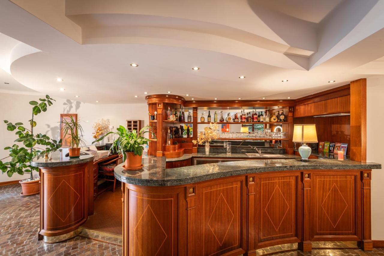 Hotel Ristorante Vapore Faggeto Lario Bagian luar foto