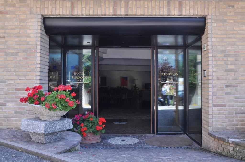 Hotel Ristorante Vapore Faggeto Lario Bagian luar foto